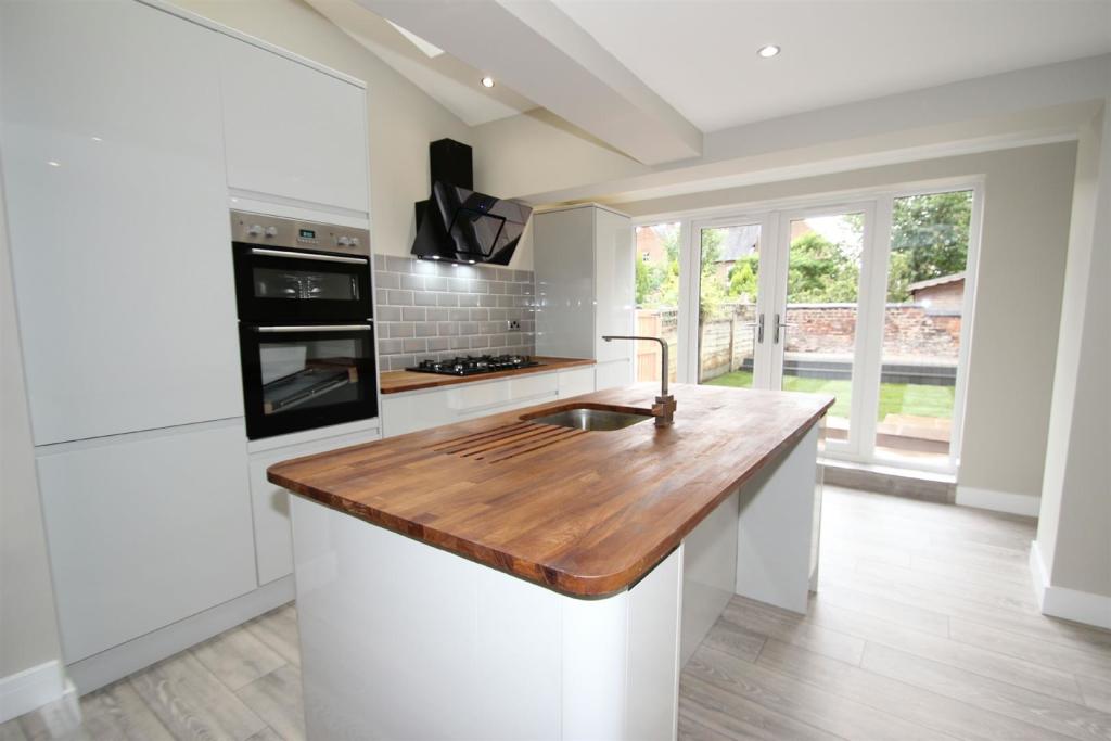 Kitchen Area.jpg