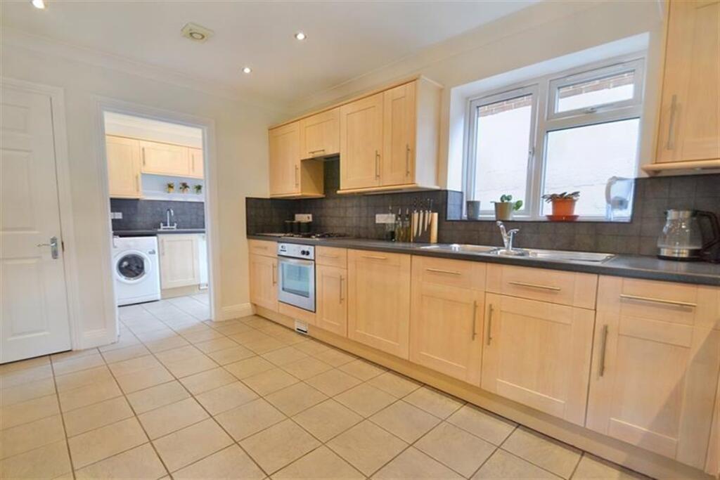 Kitchen / Dining Roo