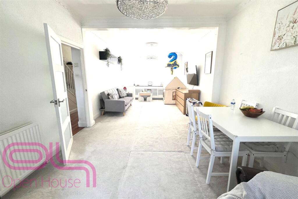 Priory Rd - Reception 3.jpg