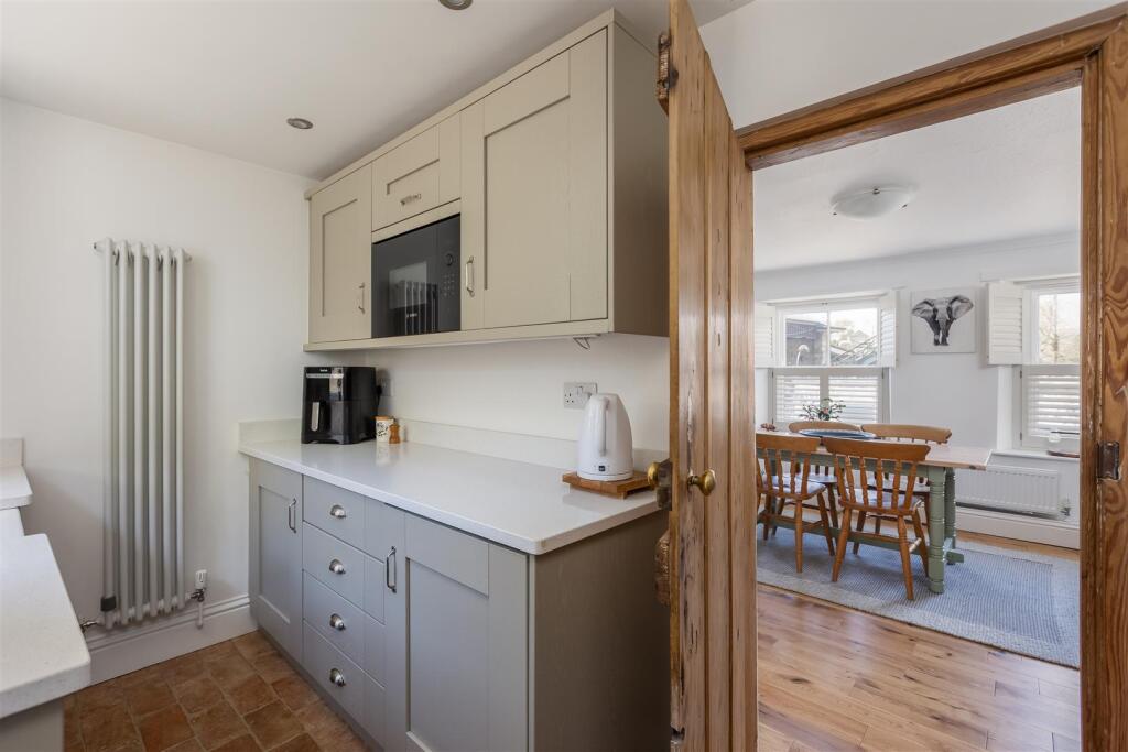 Honeystone  Cottage Kitchen-2.jpg
