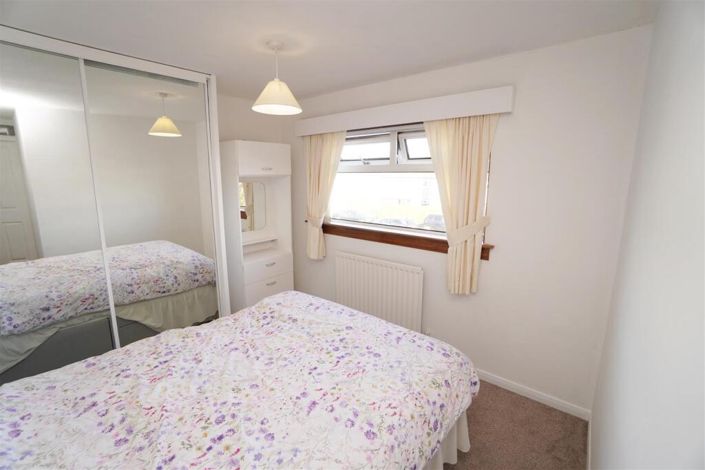 bedroom2.jpg