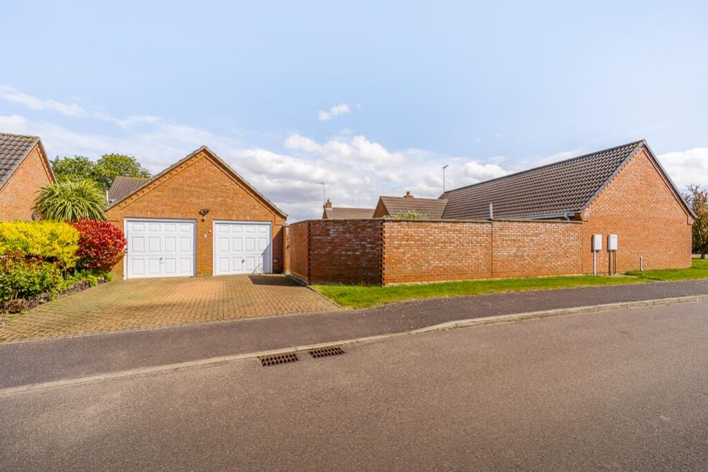 7 Richard Busby Way (Lutton)-9