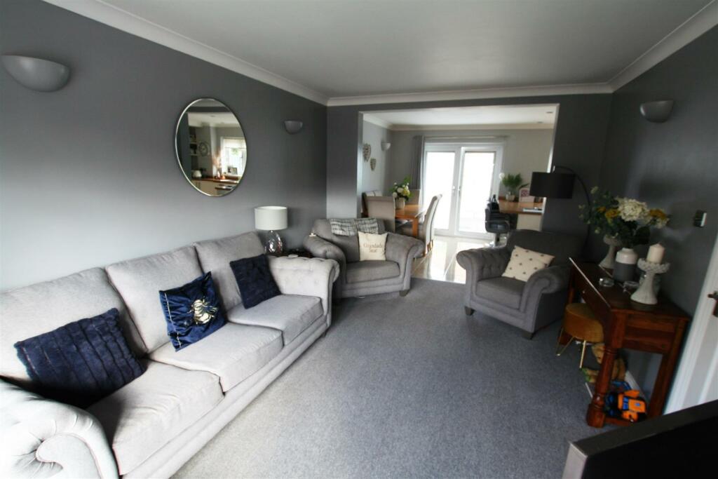 hingleyave,4lounge1.JPG