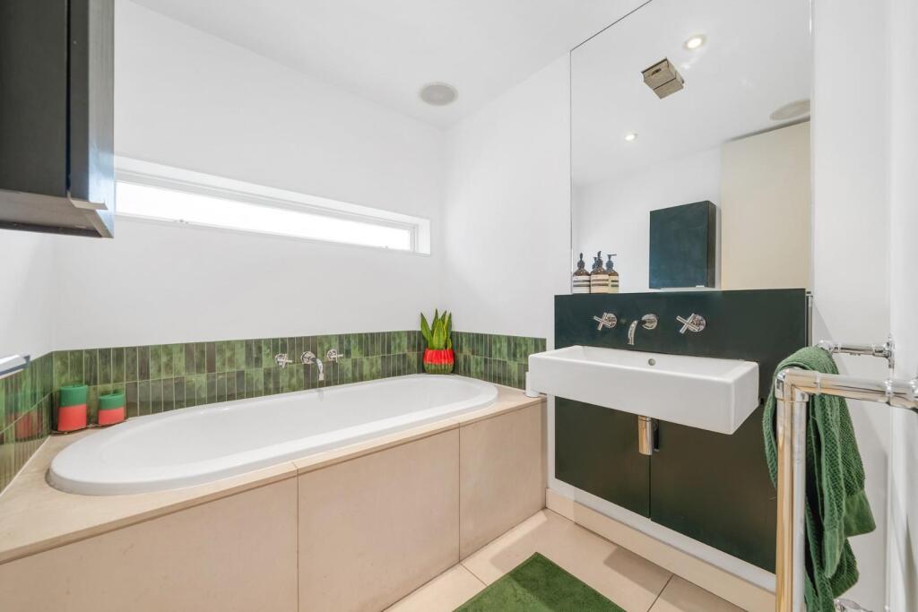 Bathroom (2).jpg