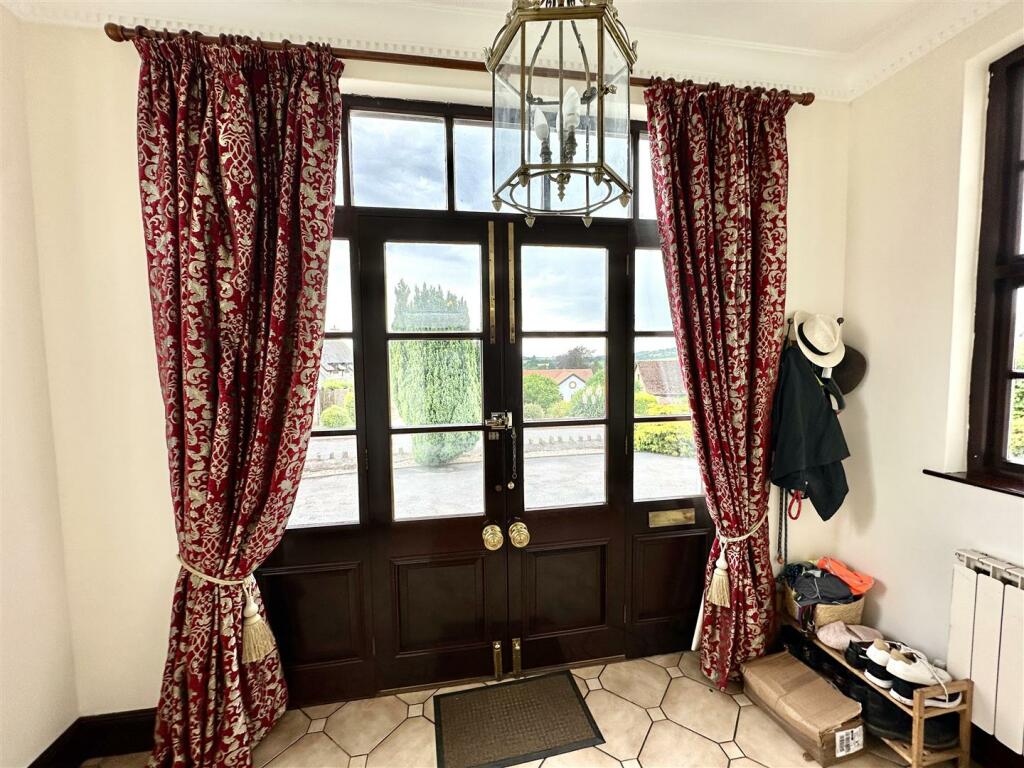ENTRANCE HALL.jpeg