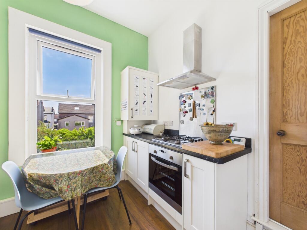 CAM02386G0-PR0130-STILL015