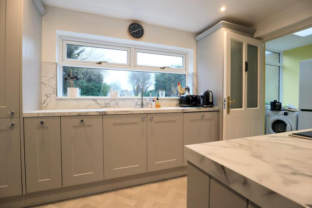 Kitchen (3).jpg