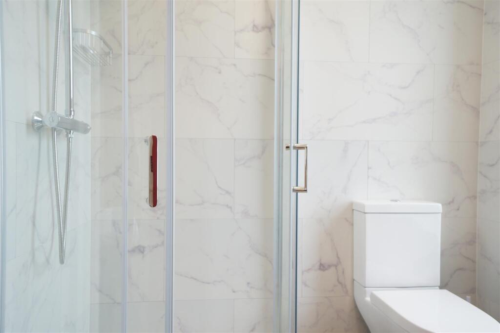 Bedroom 4 Ensuite