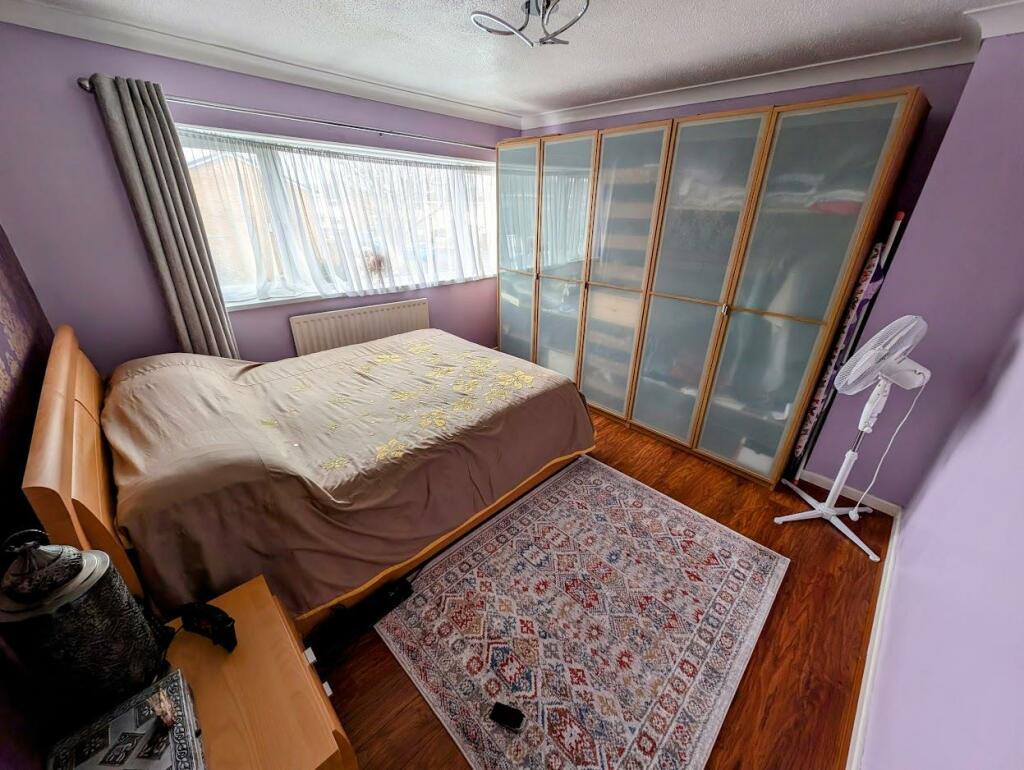 bed 2.jpg