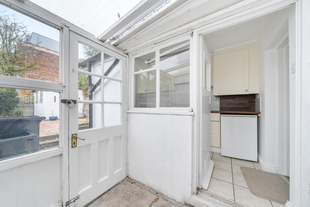 1376653-11-690c74...