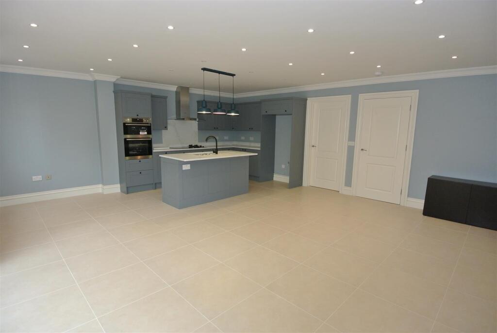 Kitchen Breakfast Family Room 1.JPG