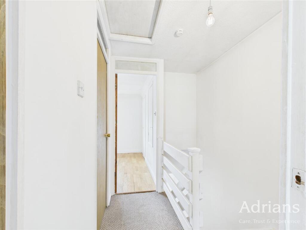 FIRST FLOOR LANDING
