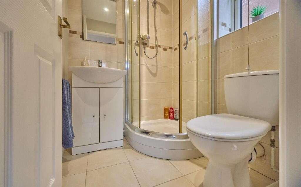 EN SUITE SHOWER ROOM