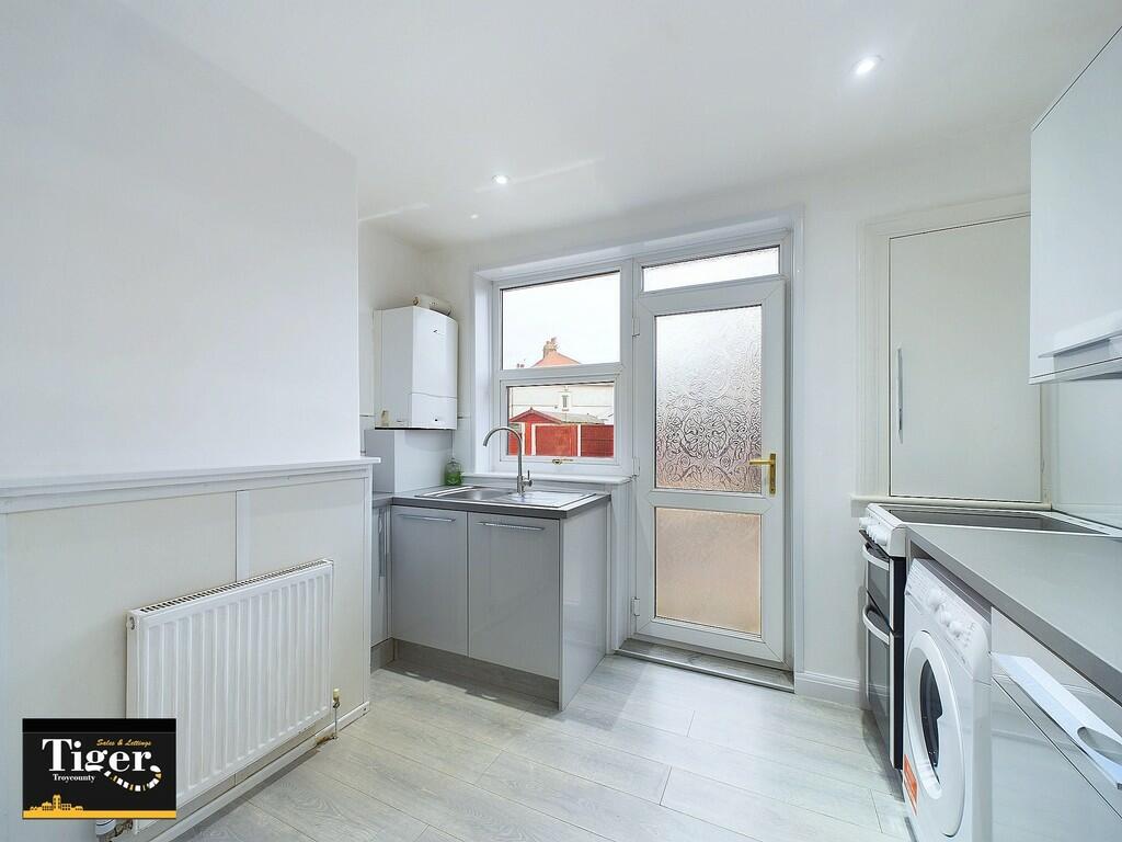 CAM02176G0-PR0432...