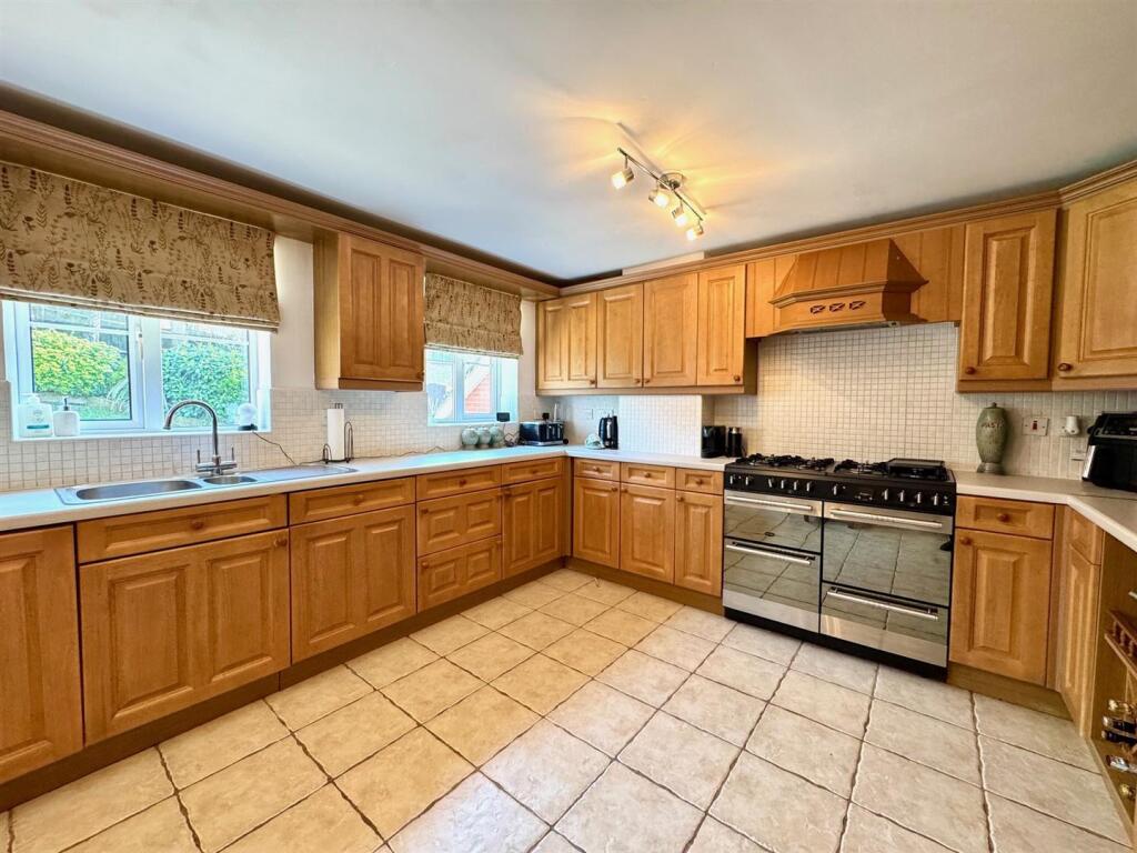 KITCHEN/BREAKFAST ROOM