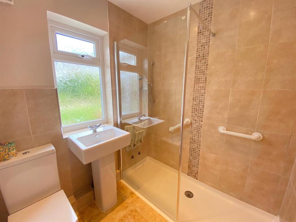SHOWER ROOM