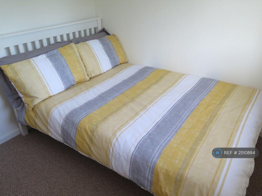 Room 4: Small Double Bed