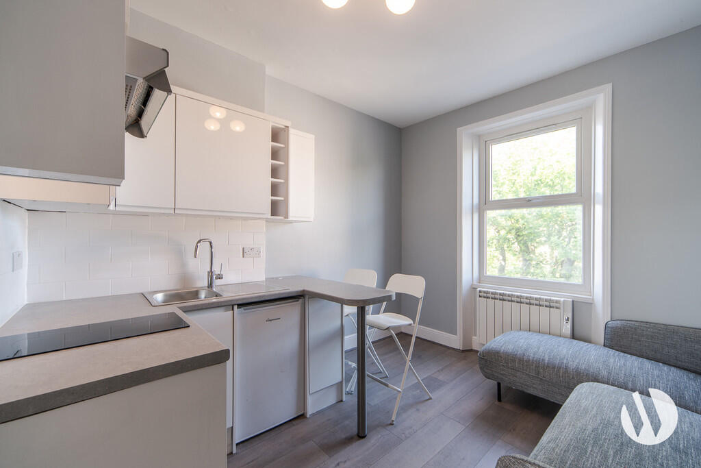 Example studio fl...