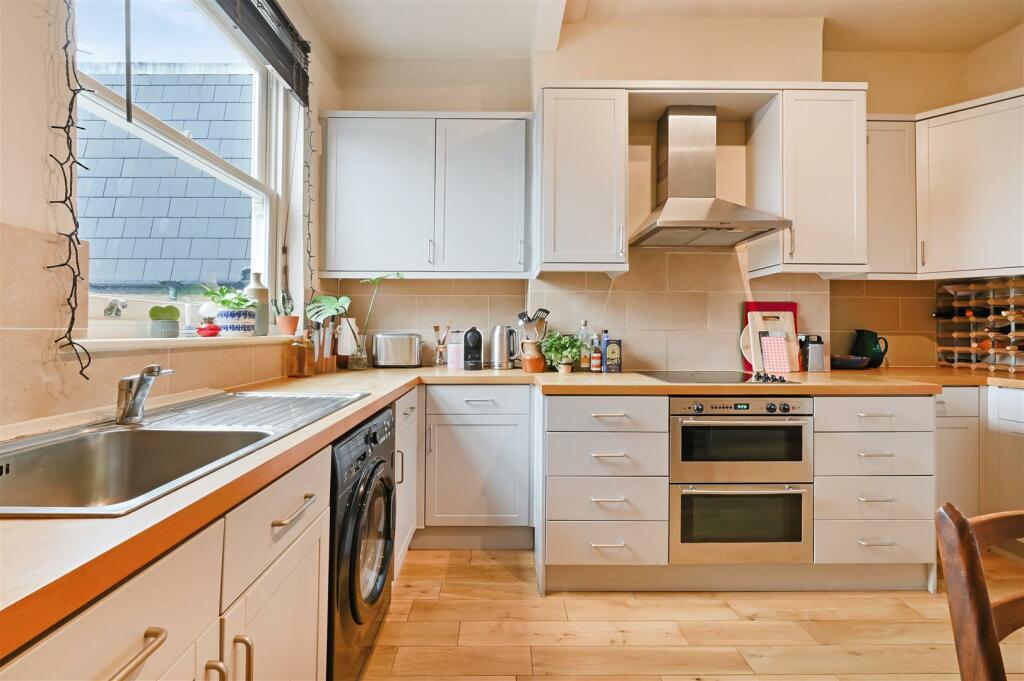 BEVERLEY ROAD, 6B-13.jpg