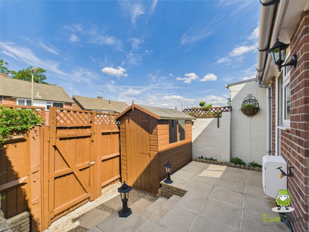 EweMove Basingstoke Estate Agents 22 Fabian Close