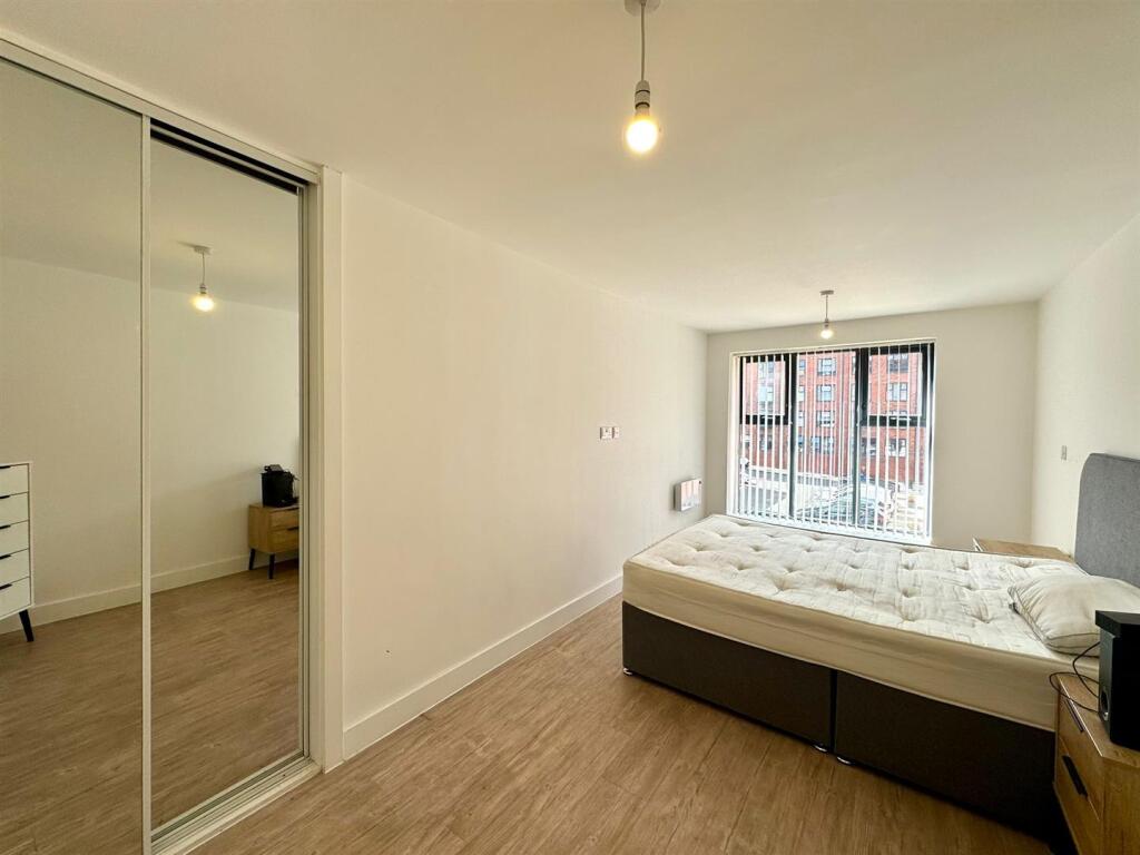 Main bedroom pic 4.jpeg