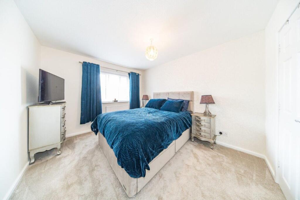 11 Newark Close bedroom 1.jpg
