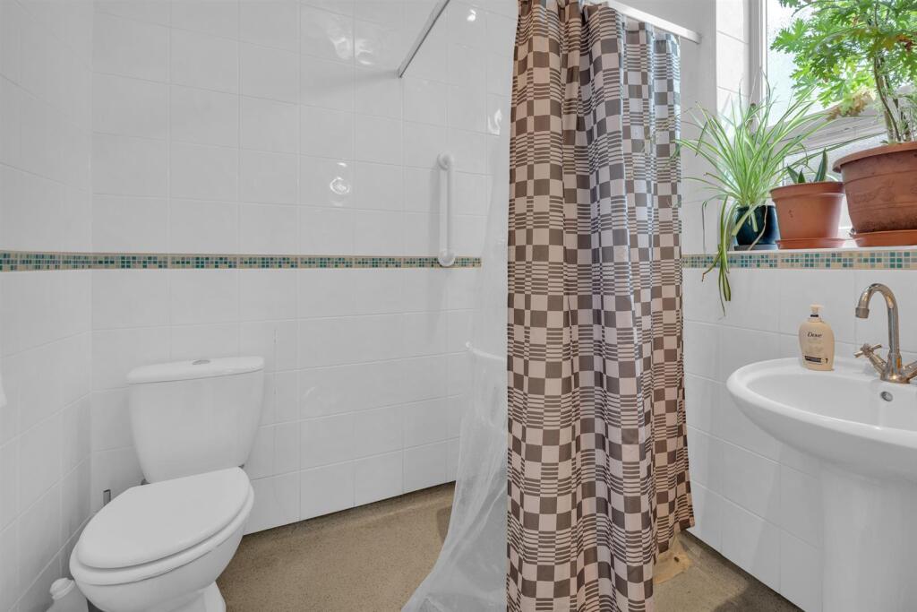 GROUND FLOOR WET ROOM