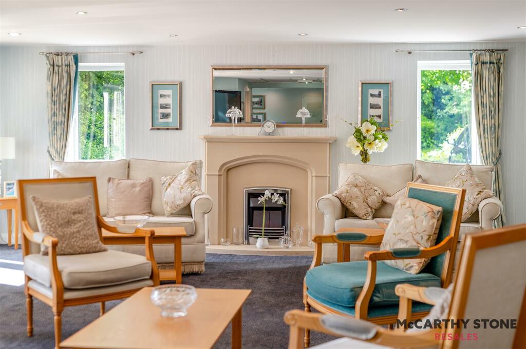 8604007-interior21.JPG