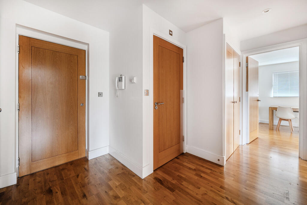 1369905-6-68f22f7...