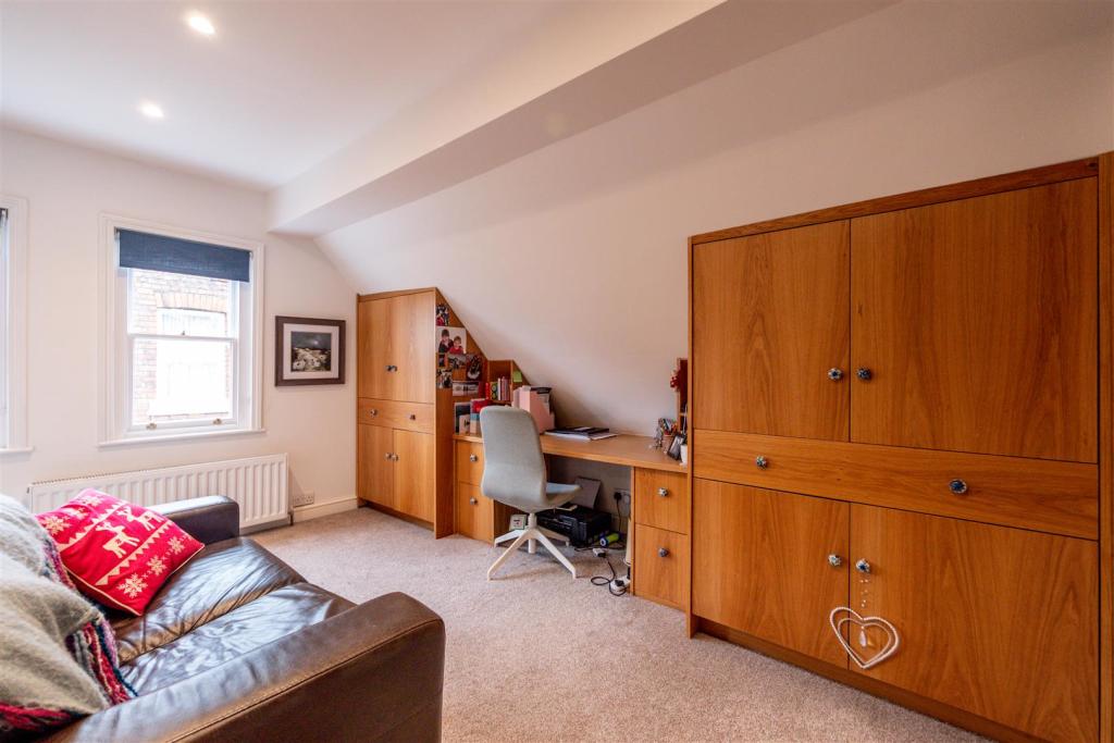 Bedroom 5.jpg