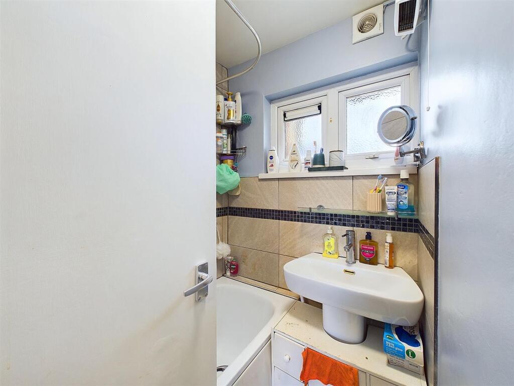 8 - 3 Bed Maisonette.jpg