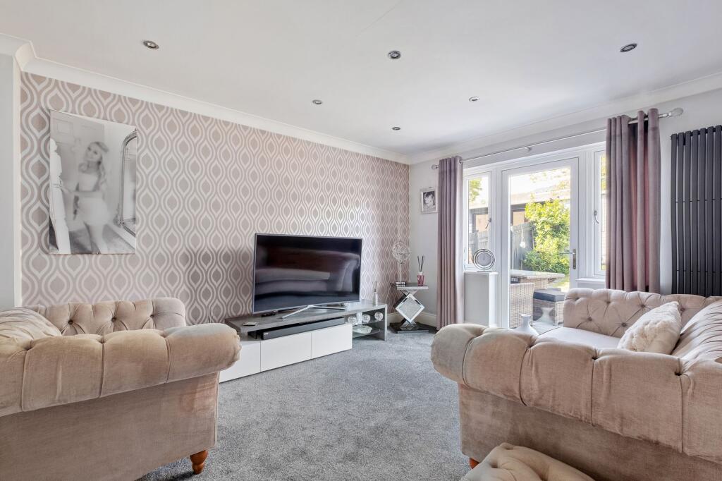 KITCHEN, DINING ROOM AND LOUNGE