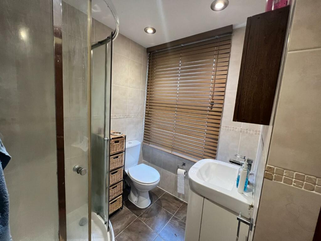 Shower room.JPG