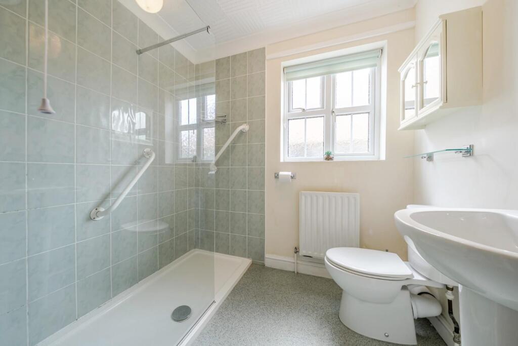 SHOWER ROOM.jpg