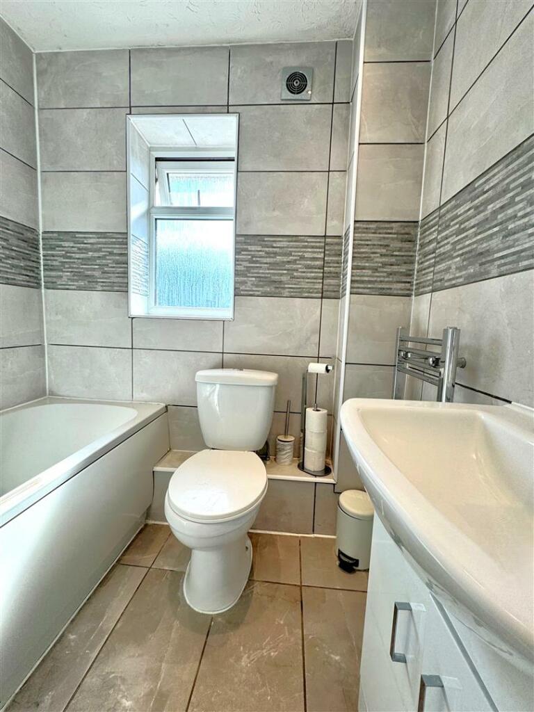 bathroom 2.jpg