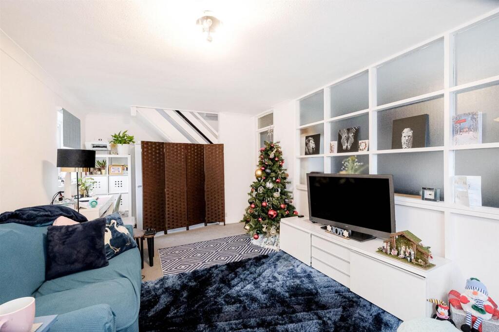 19 Trent Court-11_resized.jpg