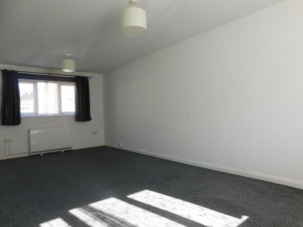 2 Gatcombe House Living Room (2)