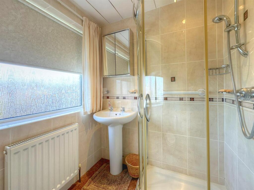 SHOWER ROOM/WC