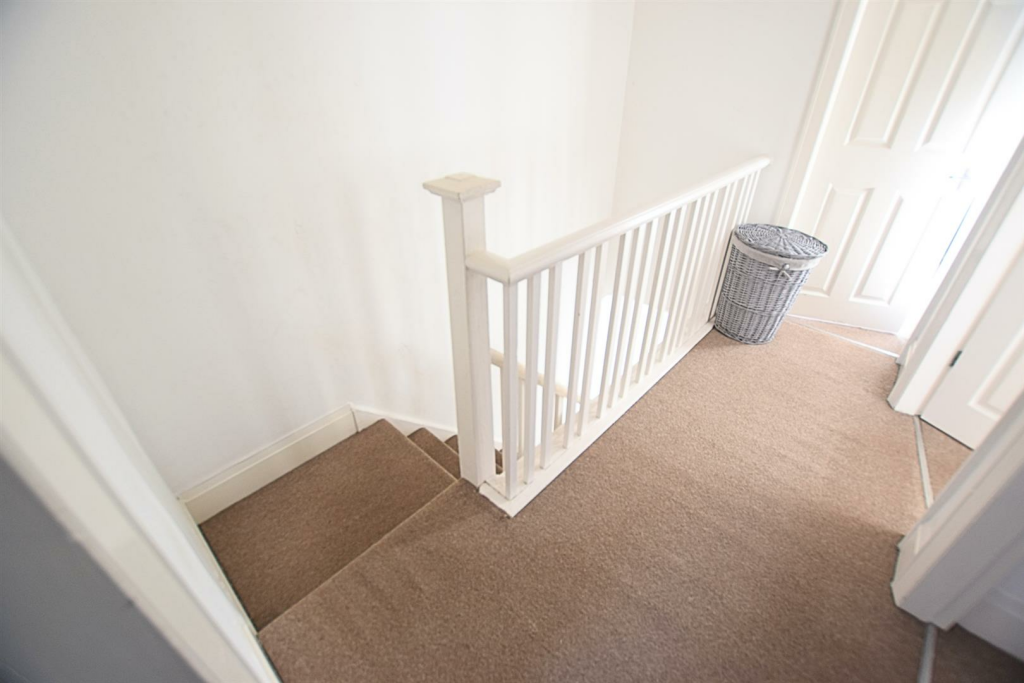 FIRST FLOOR LANDING