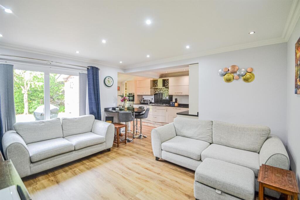 Family Room &amp; Dining Kitchen