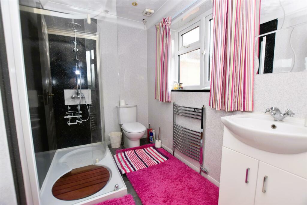 Shower Room.JPG