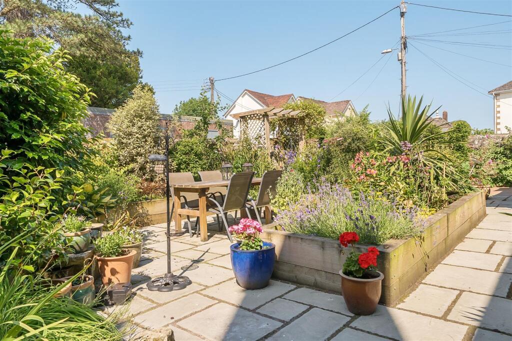 Courtyard garden