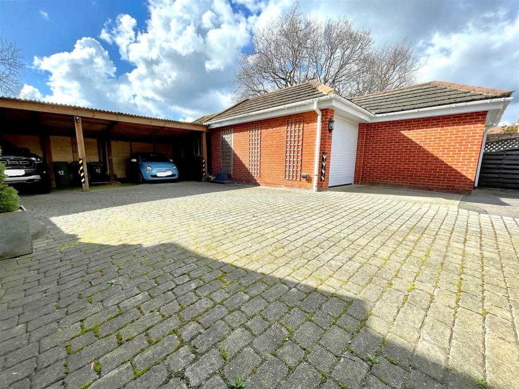 driveway.jpg