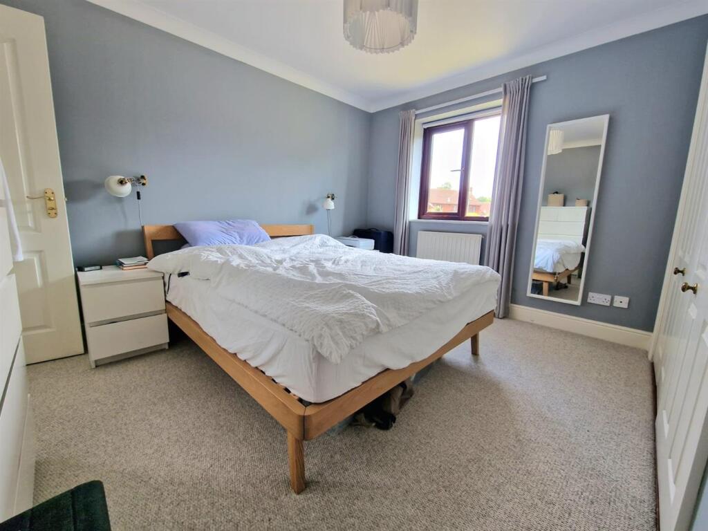 Bedroom 1.jpg