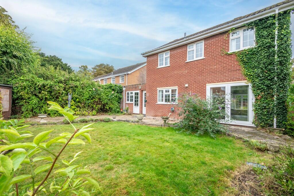 10 Falmouth Garde...