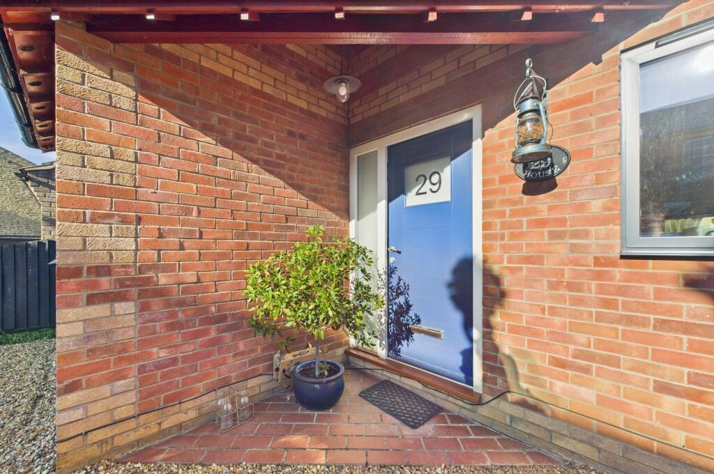 CAM02519G0-PR0230-STILL019