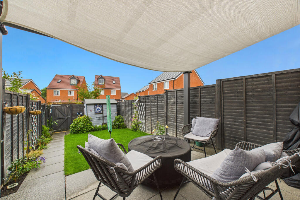 CAM05454G0-PR0041-STILL032