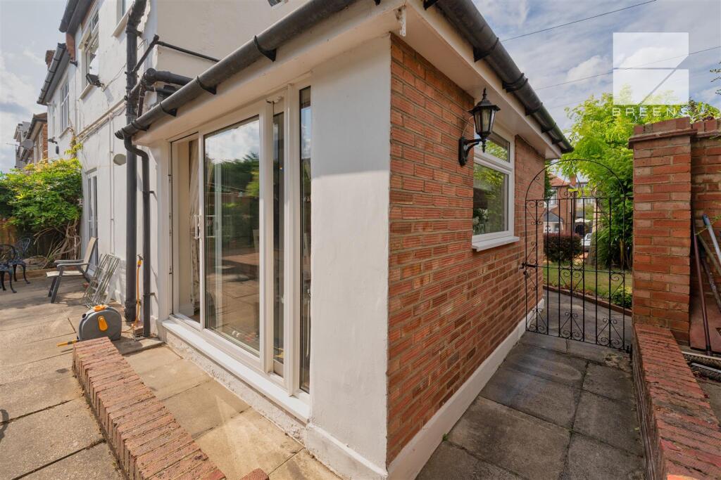 61 Brindwood Road_0046.jpg