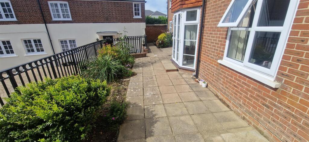 courtyard 2.jpg