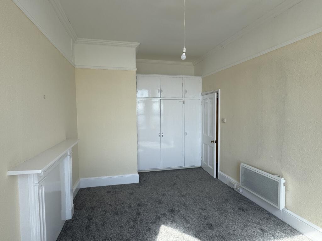 Flat 3 South Cliff House -bedroom